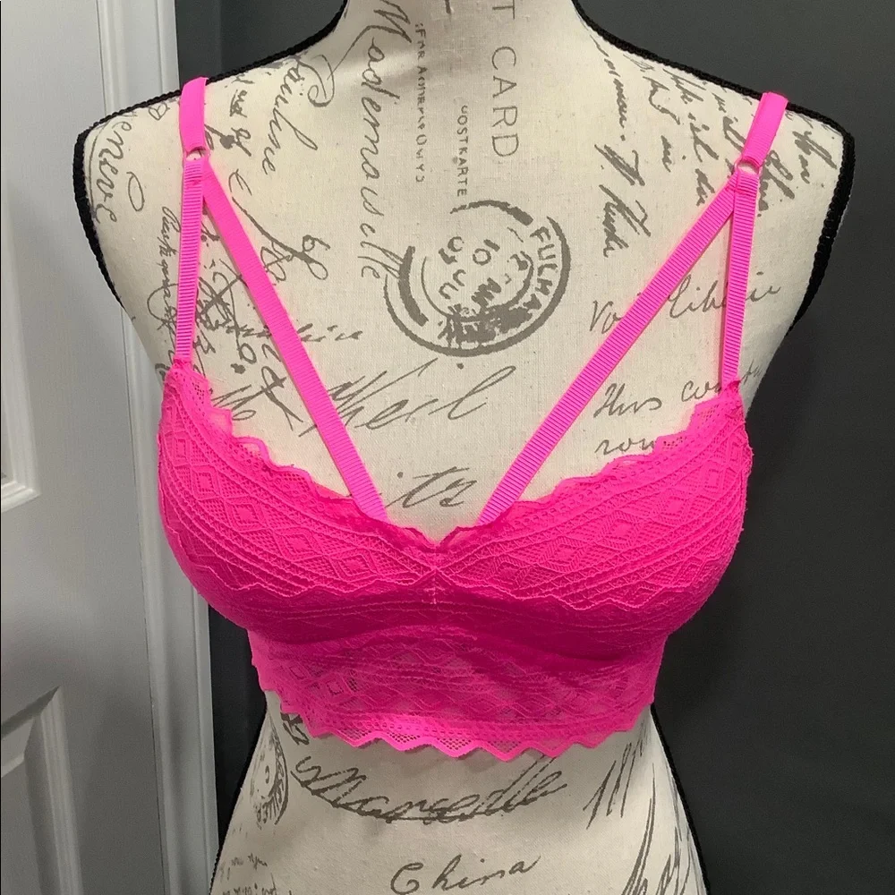 NWOT PINK BY VICTORIAS‎ SECRET PINK LACE BRALETTE